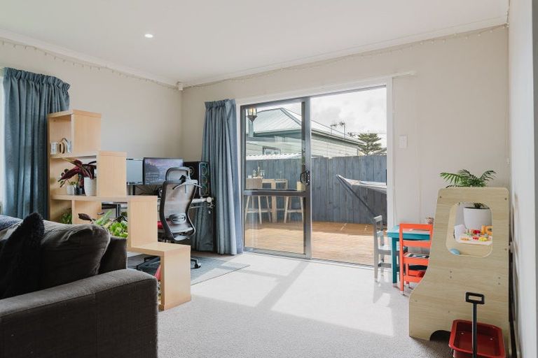 Photo of property in 30 Charles Cross Street, Longburn, Palmerston North, 4412