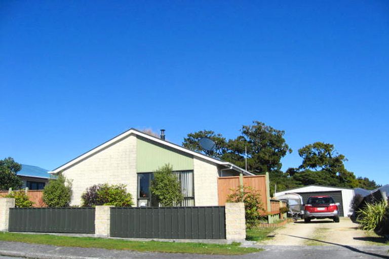 Photo of property in 16 Stirling Drive, Greymouth, 7805