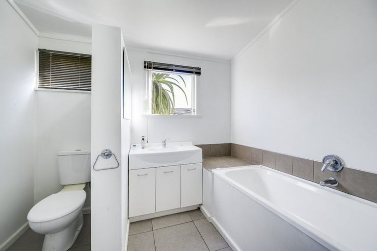 Photo of property in 2 Avondale Road, Taradale, Napier, 4112