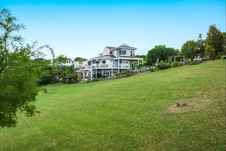 Photo of property in 6 Puriri Place, Sandspit, Warkworth, 0982