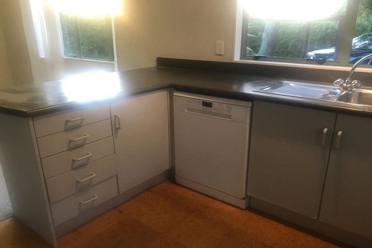 Photo of property in 6 Holman Road, Te Atatu Peninsula, Auckland, 0610