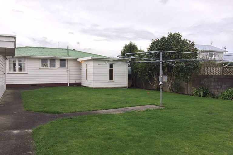 Photo of property in 1 Coddington Crescent, Masterton, 5810