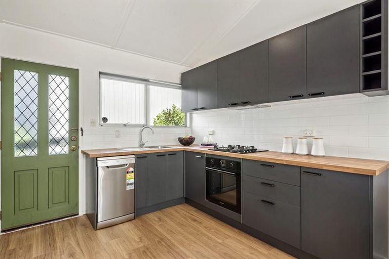Photo of property in 2/24 Hastings Parade, Devonport, Auckland, 0624