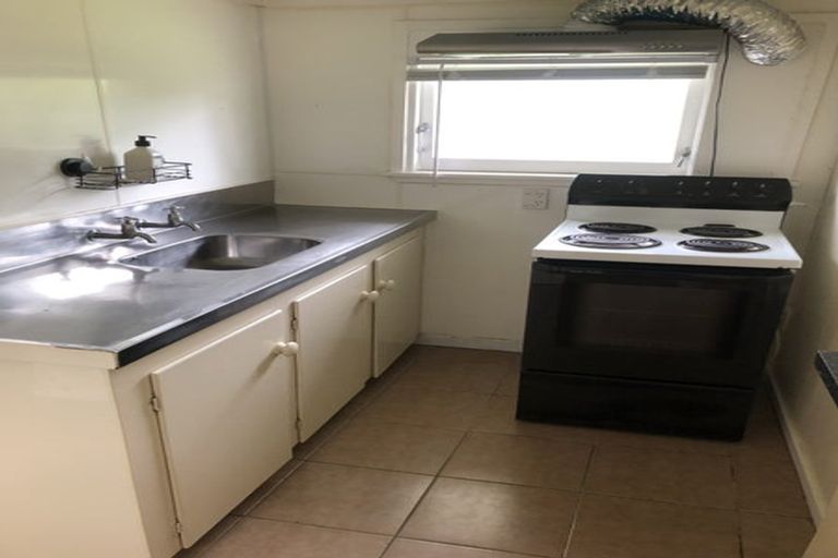 Photo of property in 4 Westland Road, Mount Cook, Wellington, 6021