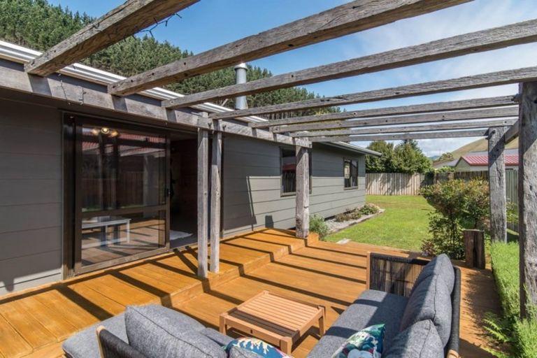 Photo of property in 4 Poneke Drive, Waikanae, 5036