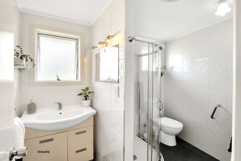 Photo of property in 53 Hartley Terrace, Massey, Auckland, 0614