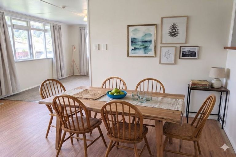 Photo of property in 24-26 Hanson Grove, Stokes Valley, Lower Hutt, 5019
