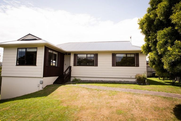 Photo of property in 19 Wingfield Place, Churton Park, Wellington, 6037