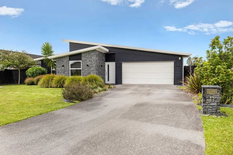 Photo of property in 11 Fred White Drive, Kumeu, 0810