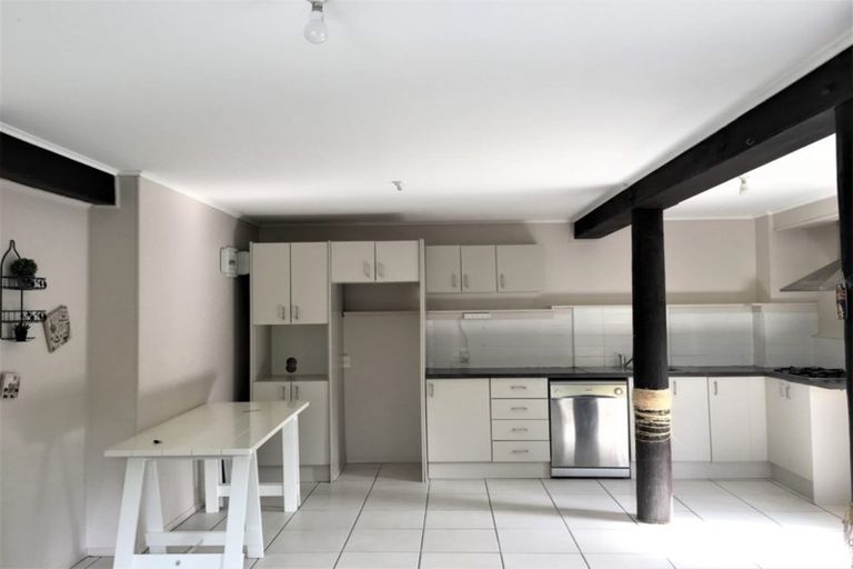 Photo of property in 43 Deverell Place, Northcross, Auckland, 0632