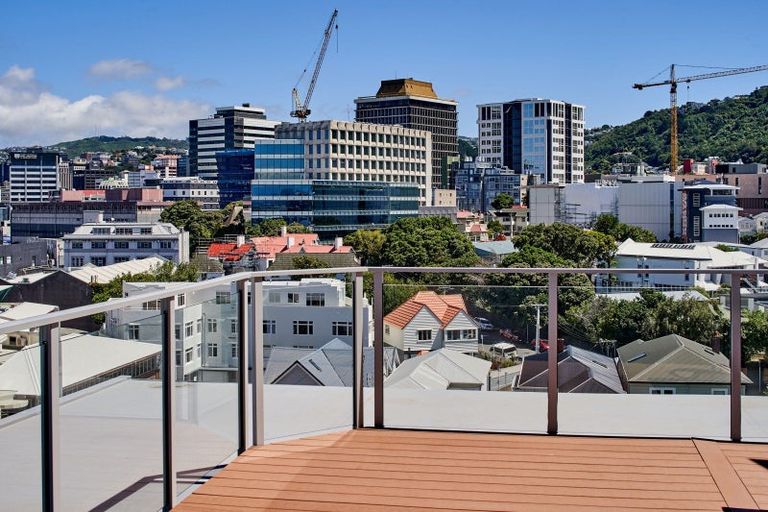 Photo of property in Endeavour Apartments, 125u1 Thorndon Quay, Pipitea, Wellington, 6011