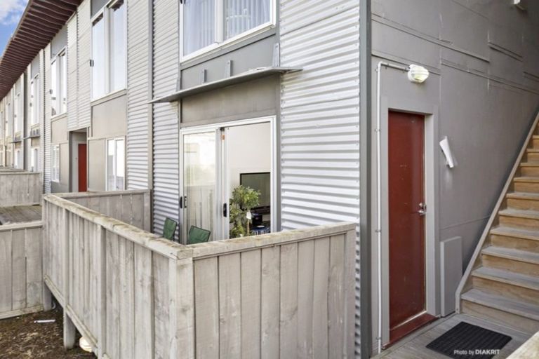 Photo of property in 10/3 Kelvin Grove, Te Aro, Wellington, 6011