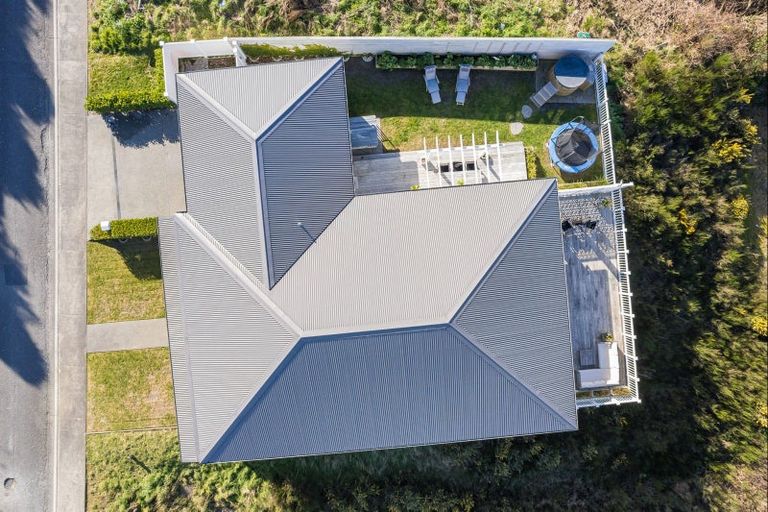 Photo of property in 31 Grumman Lane, Newlands, Wellington, 6037