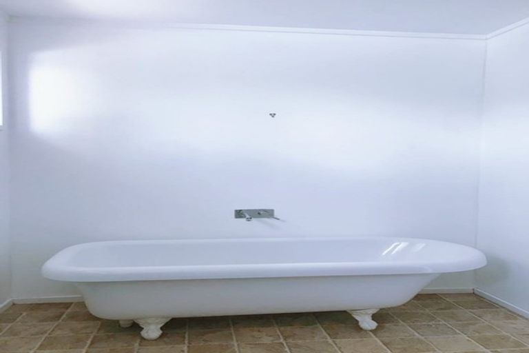 Photo of property in 2/2 Girrahween Drive, Totara Vale, Auckland, 0629