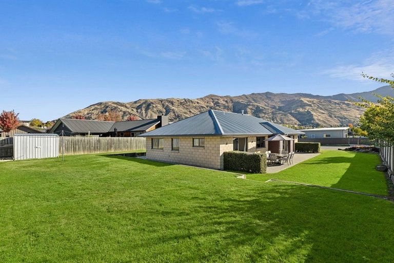 Photo of property in 1 Coromandel Street, Wanaka, 9305