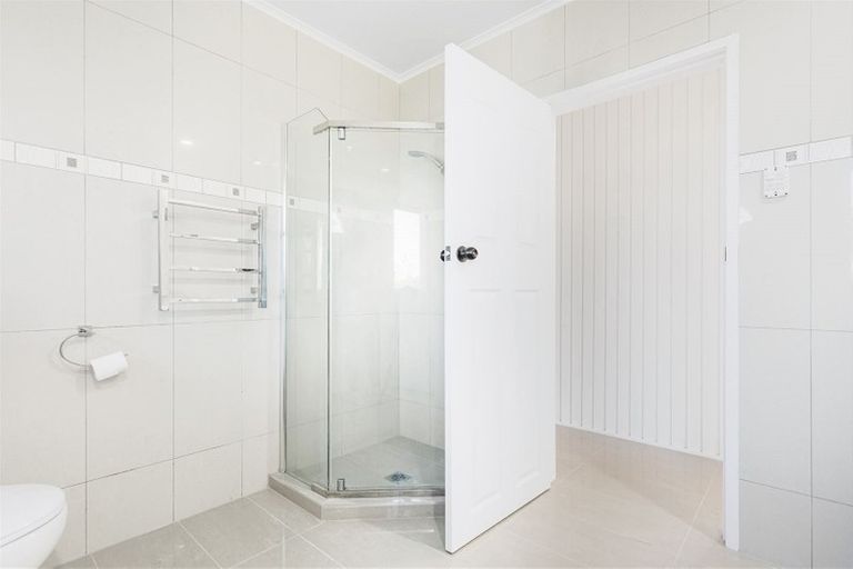 Photo of property in 22 Hartley Terrace, Massey, Auckland, 0614