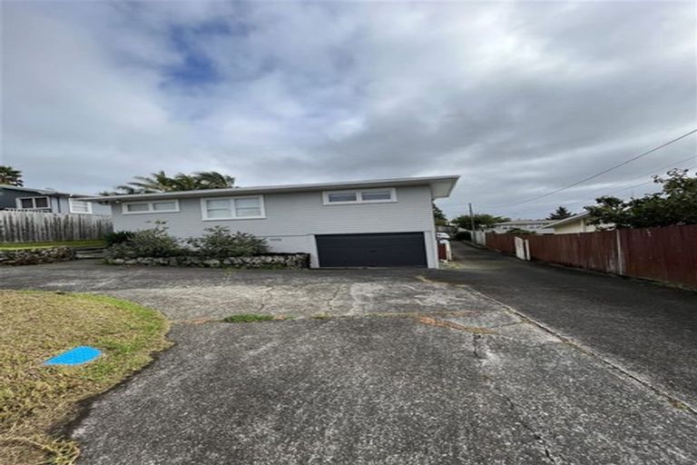 Photo of property in 1/23 Levesque Street, Birkdale, Auckland, 0626