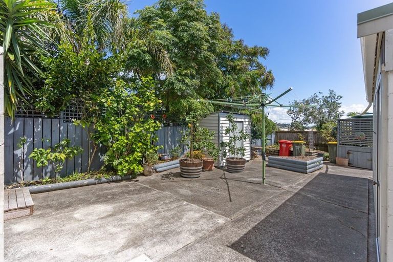 Photo of property in 4 Melandra Road, Stanmore Bay, Whangaparaoa, 0932