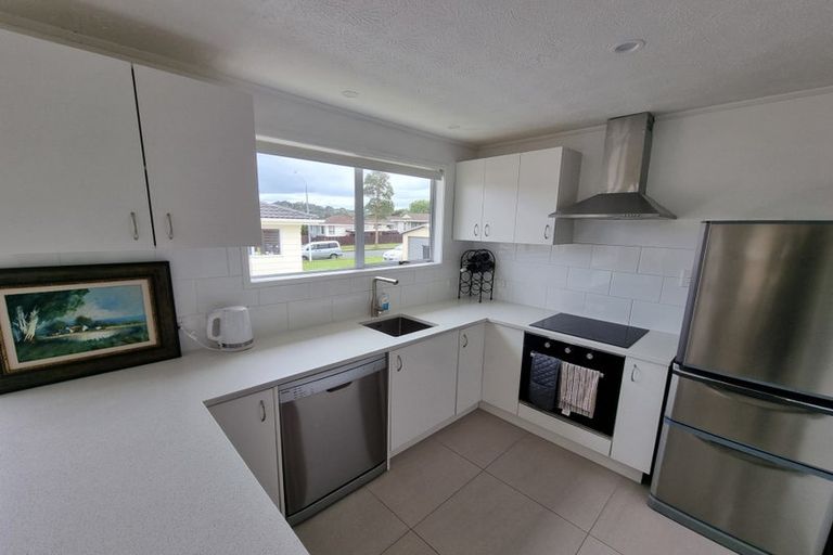 Photo of property in 2/69 Luanda Drive, Ranui, Auckland, 0612