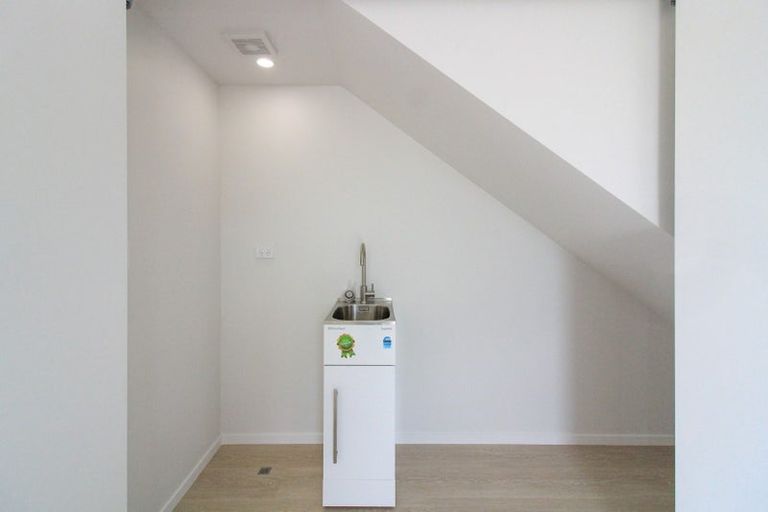 Photo of property in 72 Tiketike Way, Brooklyn, Wellington, 6021