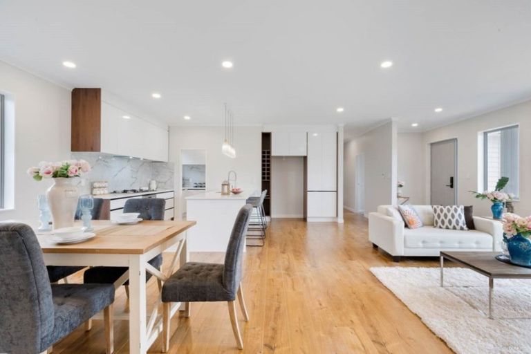 Photo of property in 1 Huahua Crescent, Papakura, 2110