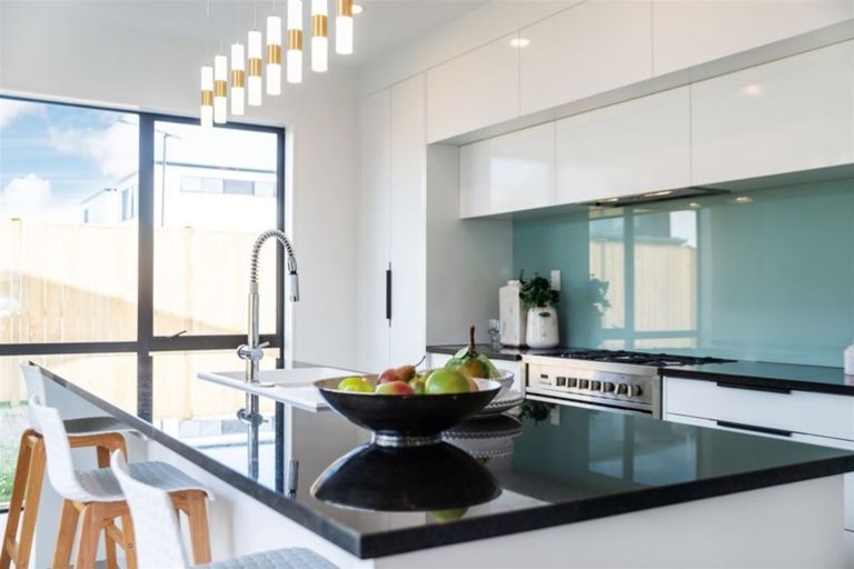 Photo of property in 5 Greenfinch Road, Hobsonville, Auckland, 0616