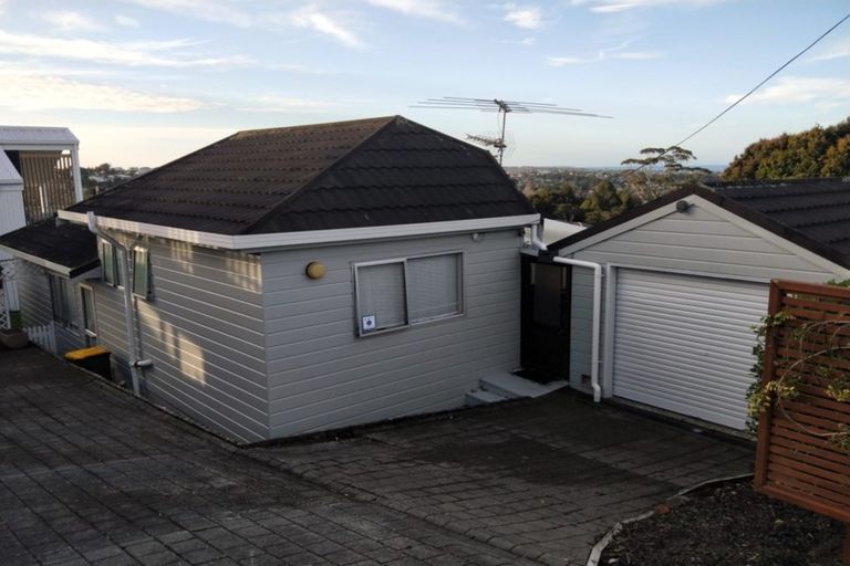 Photo of property in 1/8 Pupuke Road, Hillcrest, Auckland, 0627