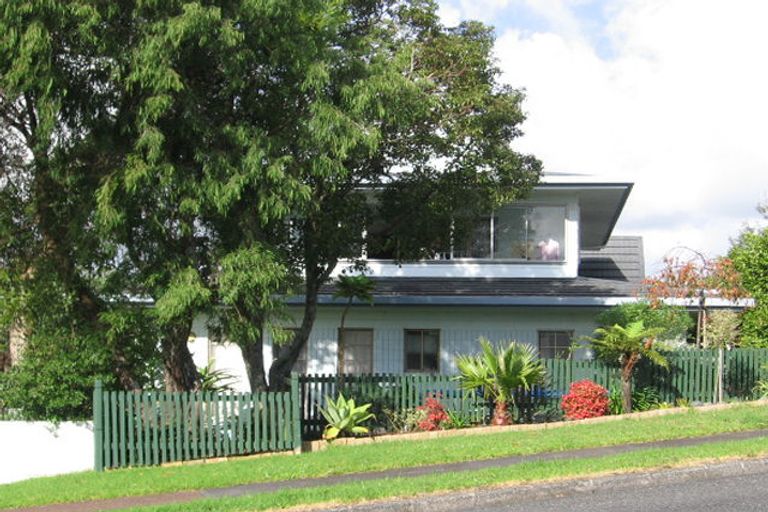 Photo of property in 8 Amante Crescent, Mairangi Bay, Auckland, 0630
