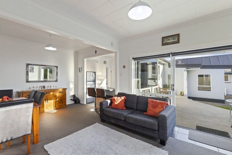 Photo of property in 25a Paynters Avenue, Strandon, New Plymouth, 4312