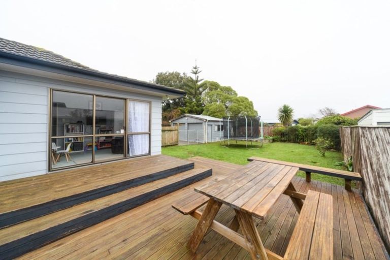 Photo of property in 8 Colonial Place, Kelvin Grove, Palmerston North, 4414