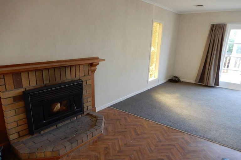 Photo of property in 537 Glenfield Road, Glenfield, Auckland, 0629