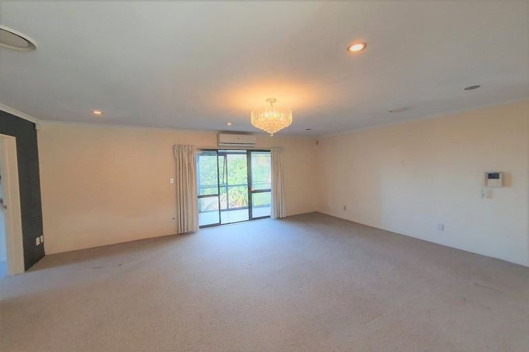 Photo of property in 9 Parkvale Grove, Te Atatu Peninsula, Auckland, 0610