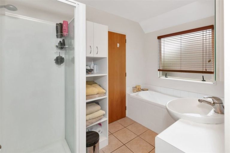 Photo of property in 31 Oakford Close, Riccarton, Christchurch, 8011