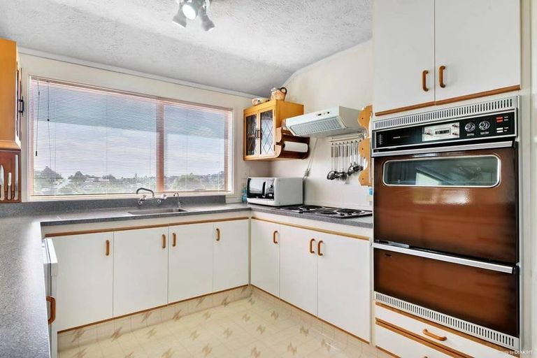 Photo of property in 20 Carole Crescent, Pakuranga, Auckland, 2010