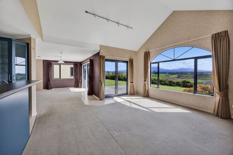 Photo of property in 311 Croydon Road, Midhirst, Stratford, 4394