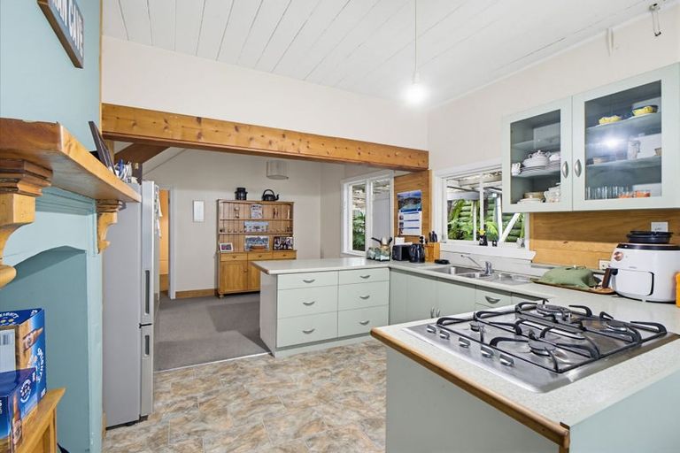 Photo of property in 9 Hawkhurst Road, Lyttelton, 8082