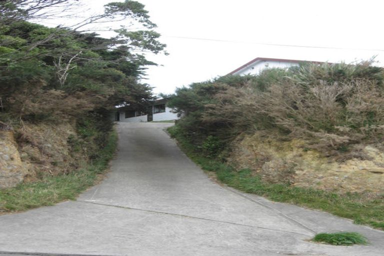 Photo of property in 42a Glanmire Road, Newlands, Wellington, 6037