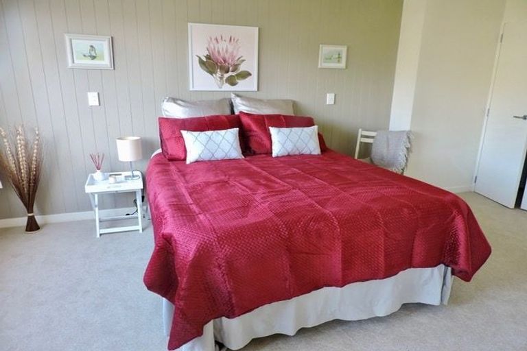 Photo of property in 30 Tiketike Way, Brooklyn, Wellington, 6021