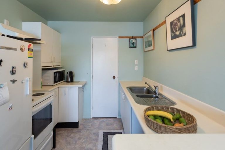 Photo of property in 422f3 Queens Drive, Lyall Bay, Wellington, 6022