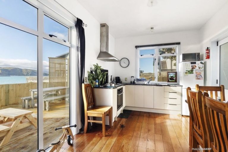 Photo of property in 277 Queens Drive, Lyall Bay, Wellington, 6022