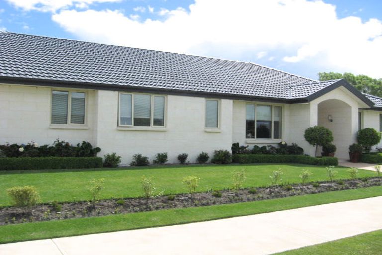 Photo of property in 2 Panache Place, Northwood, Christchurch, 8051