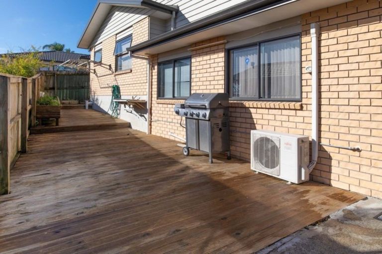 Photo of property in 59a Hewlett Road, Massey, Auckland, 0614