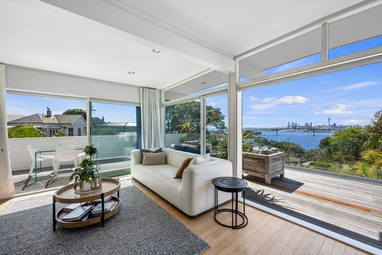 Photo of property in 24 Bridge View Road, Birkenhead, Auckland, 0626