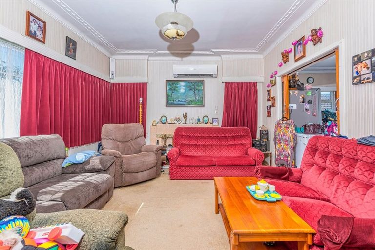 Photo of property in 277 Hobsonville Road, Hobsonville, Auckland, 0618