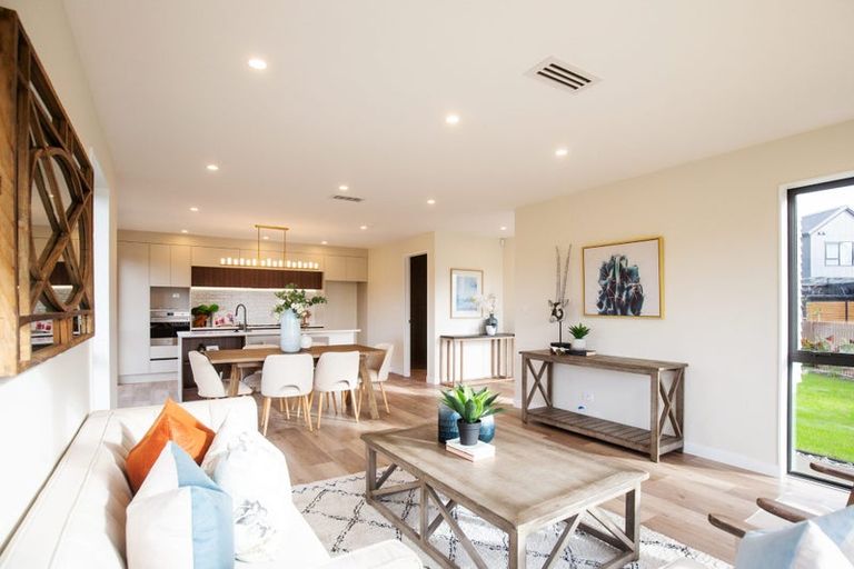 Photo of property in 13 Resnik Crescent, Kumeu, 0810