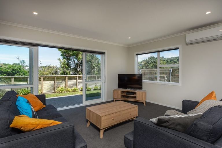 Photo of property in 20u2 Glanmire Road, Newlands, Wellington, 6037