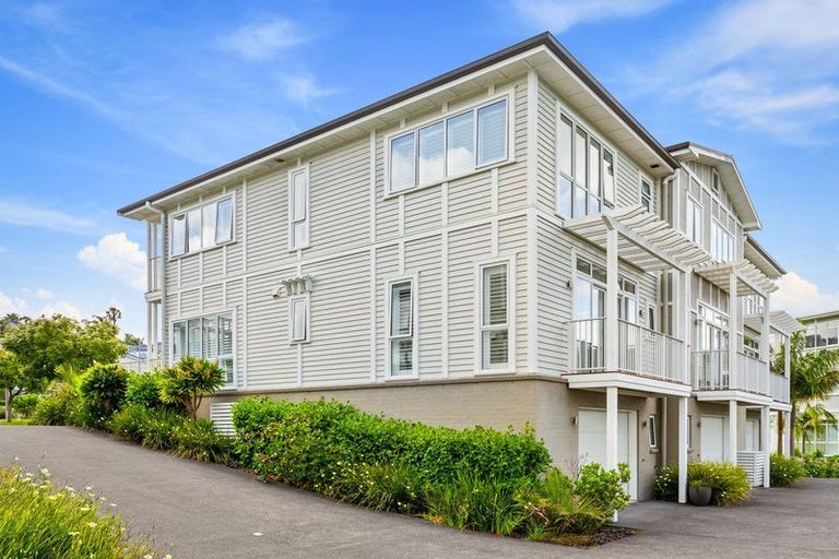 Photo of property in 134 Landmark Terrace, Orewa, 0931
