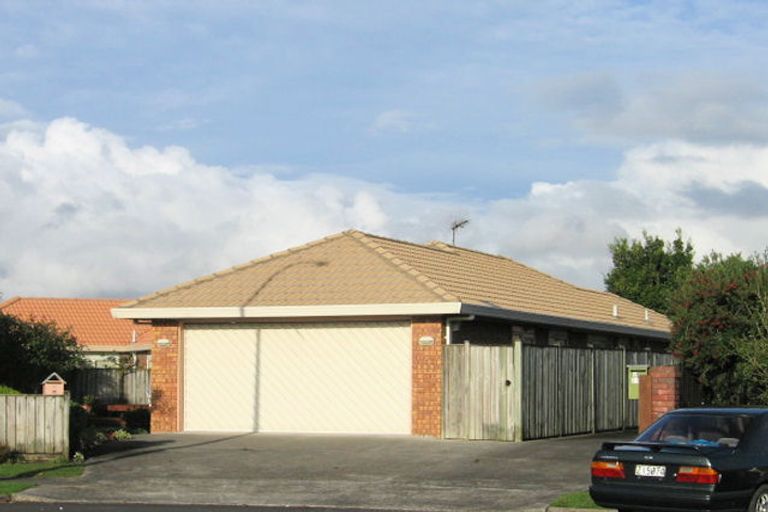 Photo of property in 1/21 Bernie Edwards Place, Botany Downs, Auckland, 2010