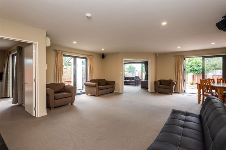 Photo of property in 25 Linkwater Way, Parklands, Christchurch, 8083