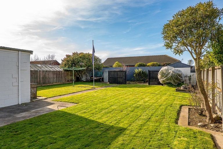 Photo of property in 320 Main North Road, Redwood, Christchurch, 8051